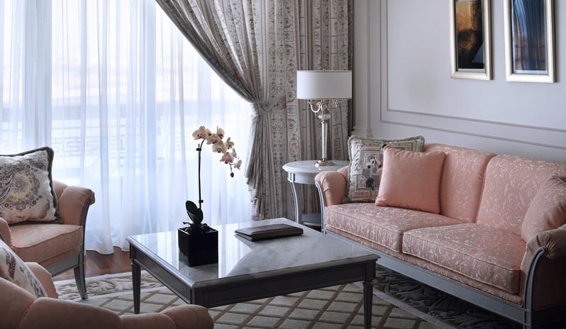 GRAND SUITE LIVING ROOM